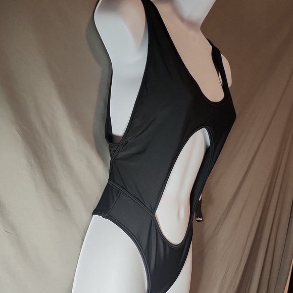 Boohoo NWT Black Cut-Out One Piece Swimsuit - Picture 4 of 10